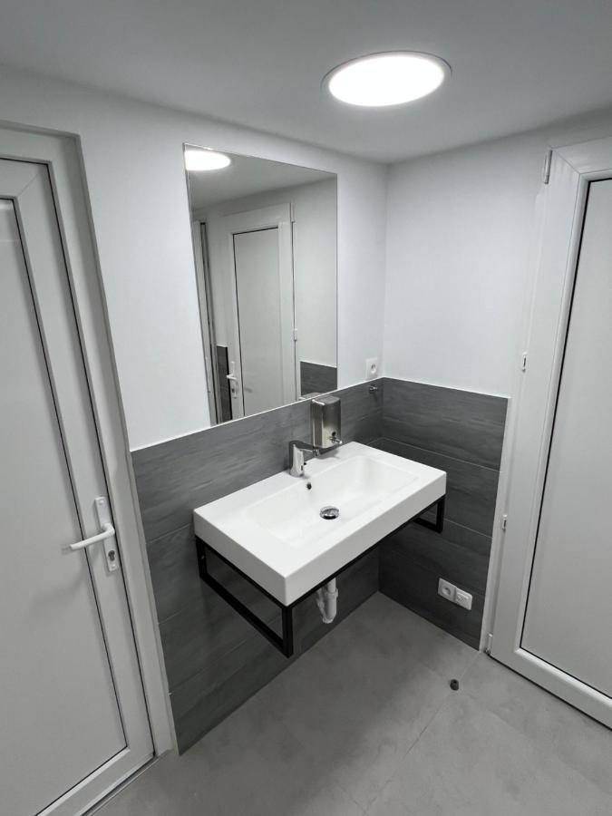 Yellow Hostel - Free Breakfast - The Best Service In Katowice - Free Parking Exterior foto
